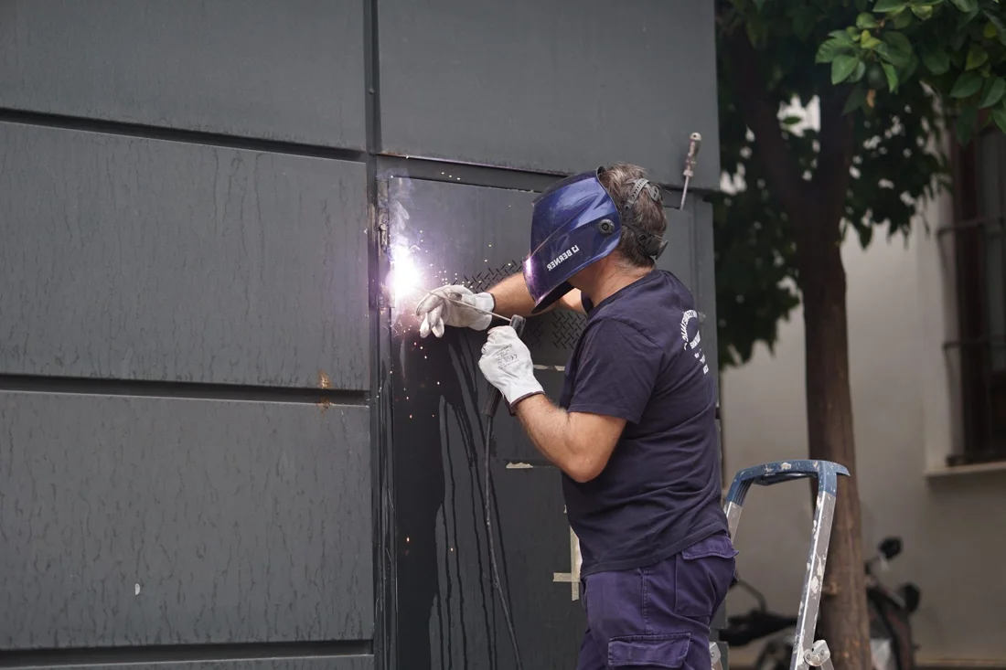 Industrial fabrication imagery from the Mac One website